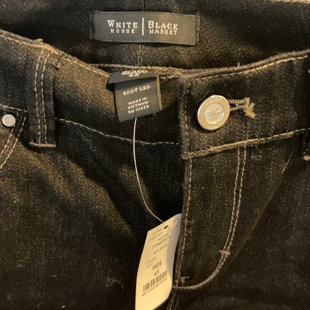 White House Black Market Blanc Black boot leg jean